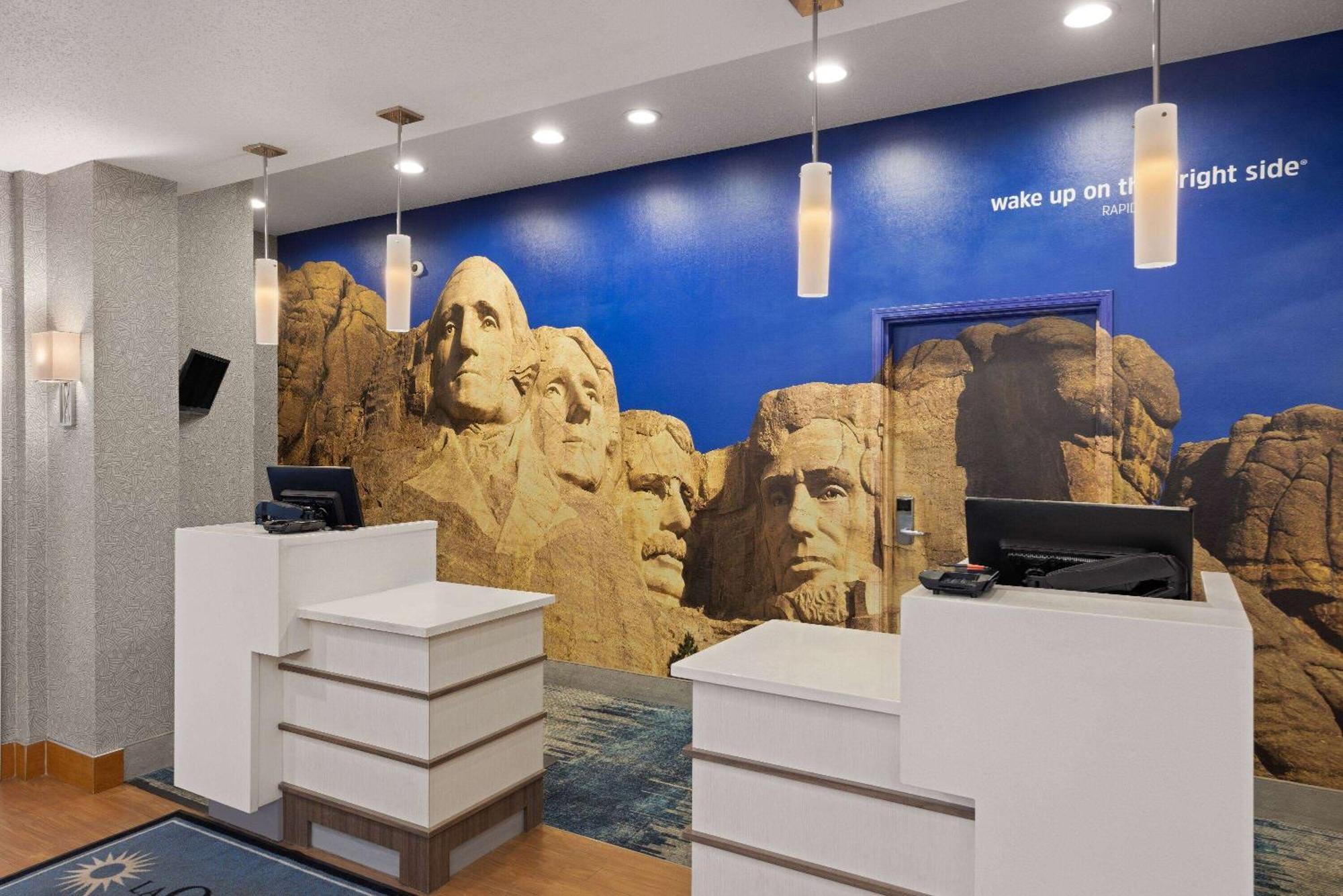 拉皮德城拉金塔旅馆及套房 外观 照片